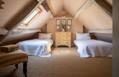 Gleneda Cottage - a renovated, traditional Cotswold cottage full of charm with fireplace and garden - Photo 35