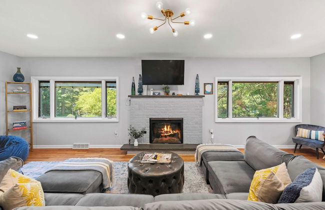 Simply Shores by Avantstay Private Beach + Dock Lake Overlook - Photo 4