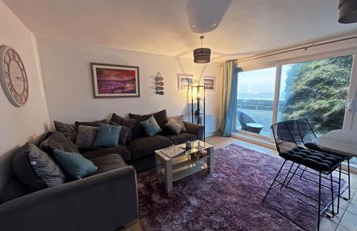Beach Court Ground Floor - Cosy Apartment with Sea Views - Photo 1