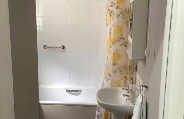 1A River Cottage, Baslow - Photo 4