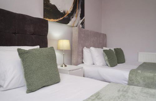 London Road Villa - Free Netflix, Private Parking, WiFi & Private Garden - Photo 29