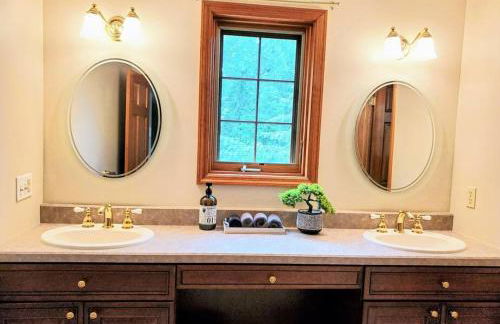 Artemis Lakehouse - Hot Tub, Lakefront & Racetrack - Photo 20