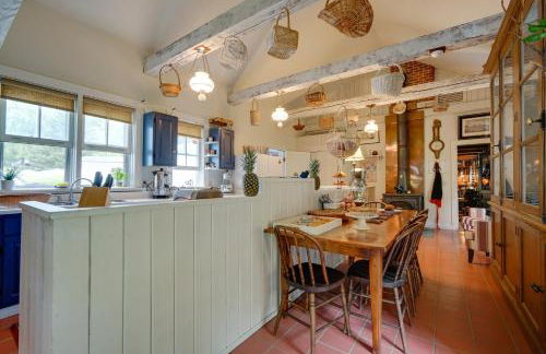 Gorgeous Victorian-Style House with Hilltop Pool! - Photo 8