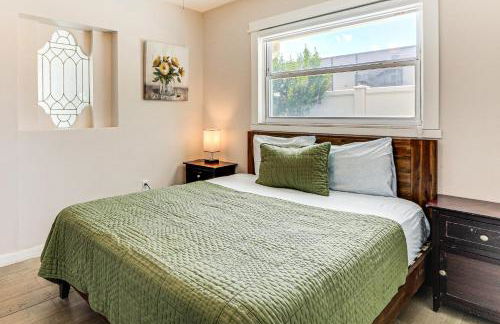 Furnished Sunroom with TV! Canal-Front Bradenton Gem - Foto 23