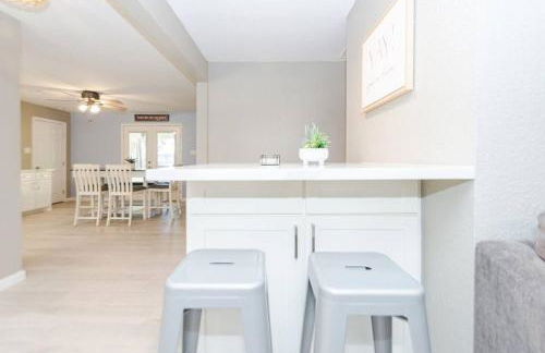 Bay Breeze Escape - 3BR Home with Game Room, Huge Backyard, Patio & Minutes from Boardwalk - Foto 8