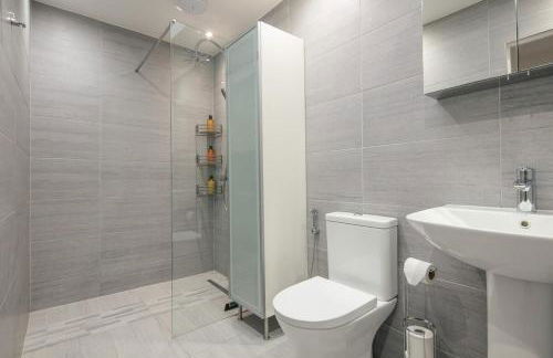 Spacious 3 Bedroom Home with PS5 and Pool Table Near O2 Arena Canary Wharf and Elizabeth Line to Central London - Foto 46