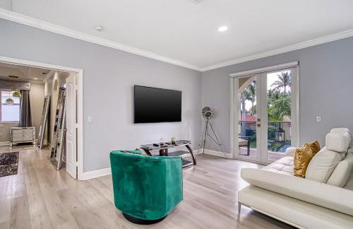 Luxury Tropical Living , 4BR w Backyard Pool Oasis - Foto 19