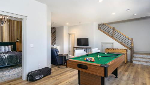 New Luxury 4 bedroom Mountain View Home w/hot tub! - Foto 3, Game Room