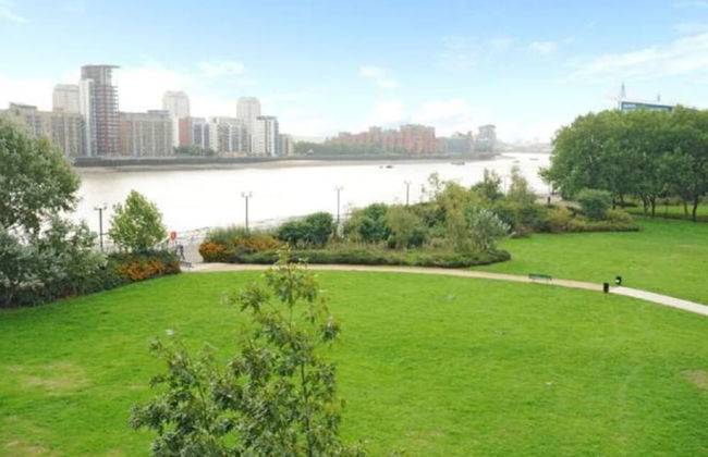 Bright, Modern One-bed With Stunning View of Thames - Foto 25