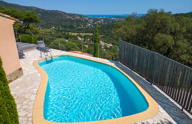 3 bedroom House in Bormes-les-Mimosas with private pool and garden - Photo 25