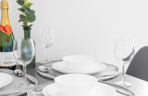 Stylish Two Bed Apartment -Cradley Health - Smart Tv - Netflix - Parking 27BC - Foto 11