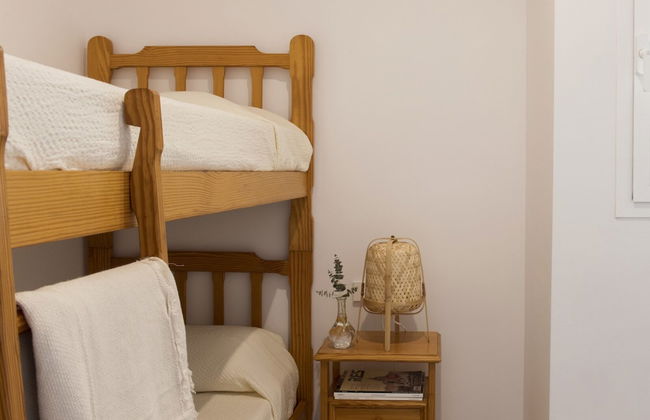 Bright Apartment Near Mountains - Photo 8