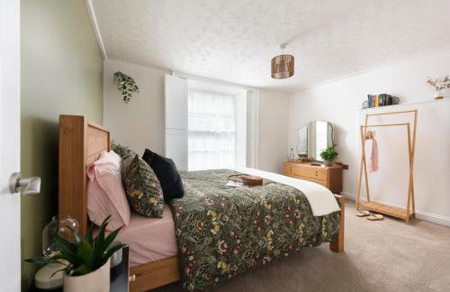 City Centre 1 bed Georgian flat with courtyard - Photo 6