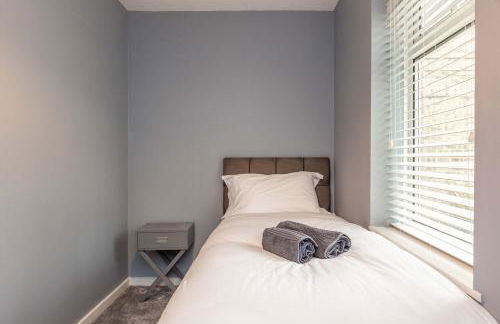 Modern & Stylish 3 Bedroom Home in Peterborough - Photo 28