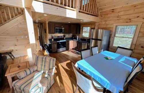 18HA Log home close to Franconia Notch privacy fire pit wifi pool gym passes - Foto 9