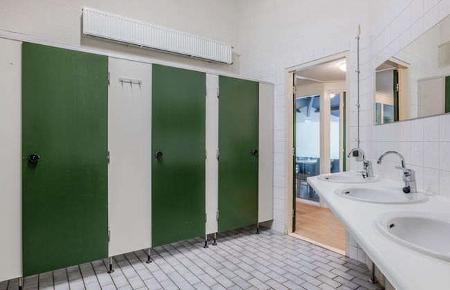 Well Furnished Home for Groups with Dishwasher near Water - Foto 13