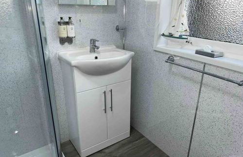 Modern 2 Bed Apartment - Foto 8