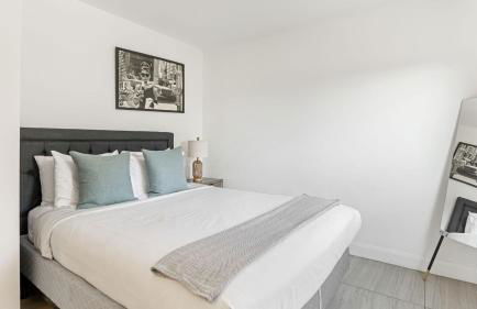 LA Hillside Retreat w Pool Views Fire Pit Outdoor Lounging Casa Bellagio by AvantStay - Foto 31