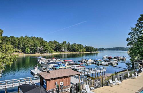 Views, Pools and Marina Lake Keowee Condo! - Foto 18