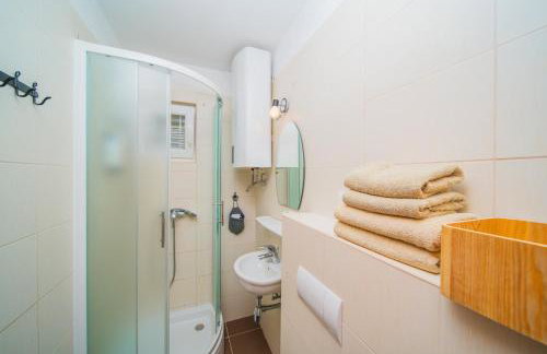 Violet Red Yellow Apartments - Foto 32