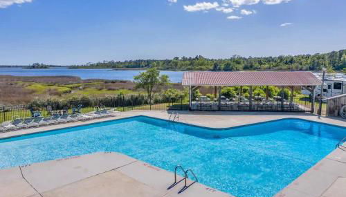 Surf City Serene Waterfront Vacation Home - Foto 5