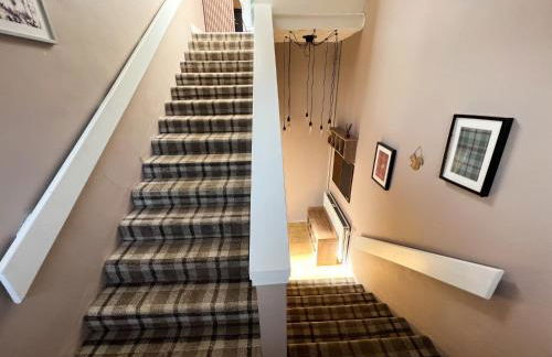 A Spacious Flat with Character - Private Car Space - Foto 41