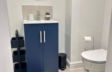 Spacious and Stylish Flat in Trowbridge, Wiltshire - Photo 13