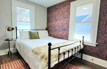 Cozy 4BD - Backyard Retreat - 3mins to Notre Dame - Foto 9