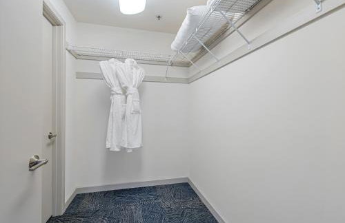 Luxury 17th Floor Downtown Dallas High-Rise with Free Parking, City Views, Pool & Gym - Foto 15