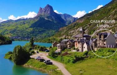 CASA PIXURRI en Lanuza compuesta de 5 apartamentos turísticos en casona pirenaica, a 10 minutos de las ESTACIONES de ESQUÍ de FORMIGAL-PANTICOSA - Foto 1