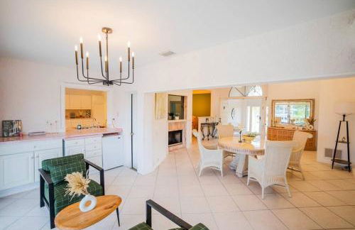 Waterfront Home With Heated Pool/Jacuzzi and only 1mile to beach - Foto 11