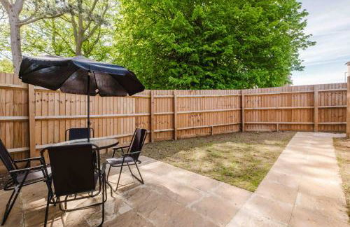 Pristine and Modern Home away from Home - Photo 13