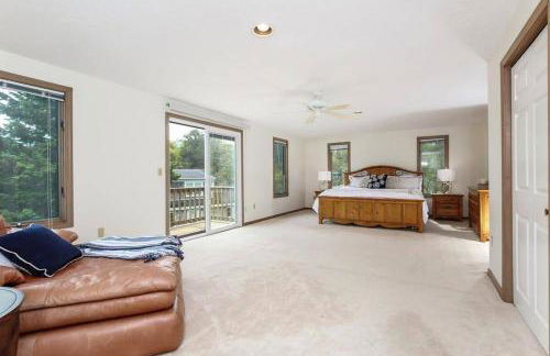 Stunning Spacious Cape Cod House with Water Views - Foto 20