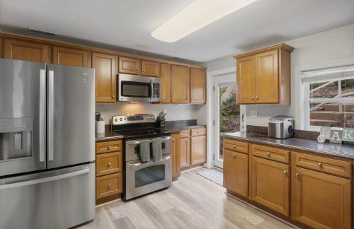 Beautiful Lake Front Home with Private Dock In Lick Branch Cove - Foto 6