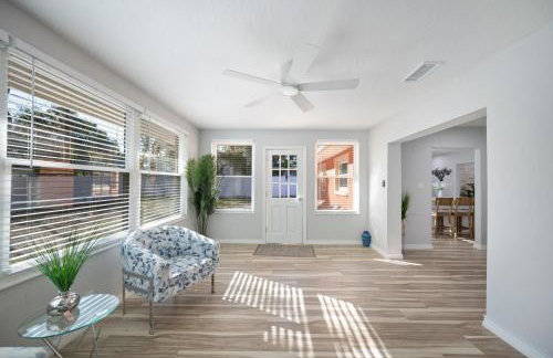 Wood Circle House - Dog Friendly with Fenced in Backyard - Foto 49