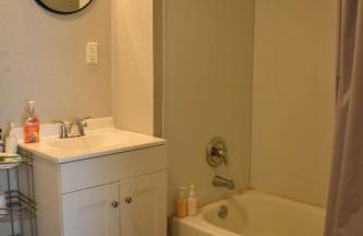 Cozy Coastal Getaway - Foto 15