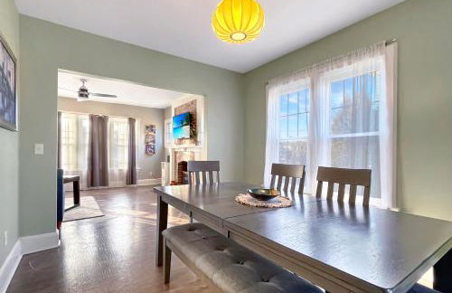 2BR Family Charmer Duplex near Drake - Foto 10