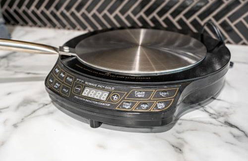 Stylish Luxury Suite: Hot Tub, Mini Golf, MT-Views - Apartment - Foto 19