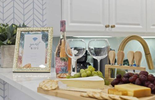 Boutique condo w oceanfront & concierge - Photo 11