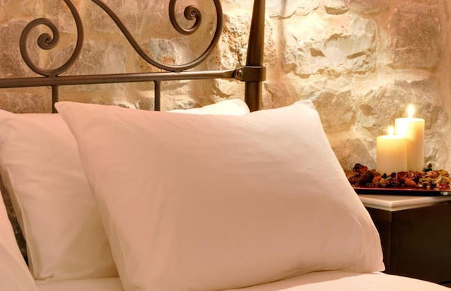 Byzantinon Hotel - Photo 9