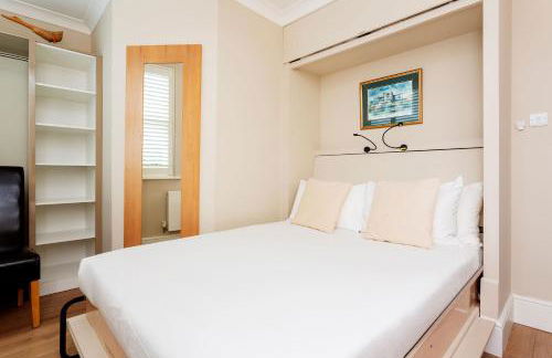 Veeve - Garden Square Serenity - Photo 10