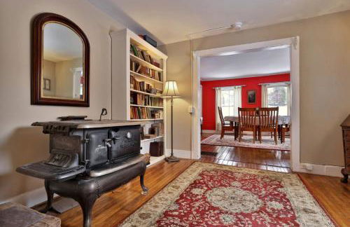 Chittenden Farmhouse - Historic 4BR, 2BA, 20 Min to Skiing, 7 Min to Mountaintop Resort - Foto 19