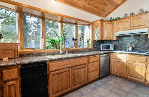North Shore Lakefront - Spacious Lakefront with Hot Tub, & Game Room - Foto 80