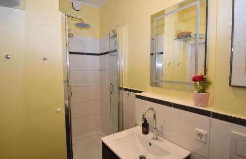 Strandblick mit Strandkorb & Fahrrädern - Foto 17