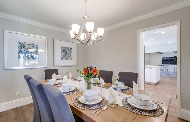 Gorgeous Upgraded 5 Bedroom & 3 Bath Home with pool - Photo 16