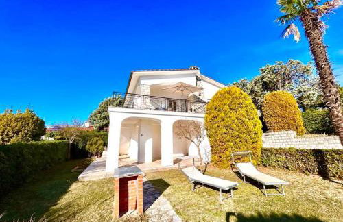 Villa Edith - stupenda villa con terrazzo vista mare e spiaggia inclusa - Foto 3