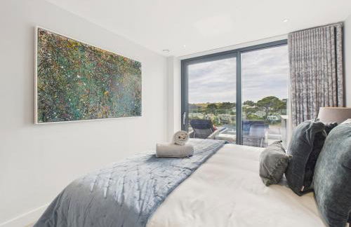Skydeck at The Liner – Stylish 2-Bed / 2-Bath Top Floor with Panoramic Sea Views - Foto 24