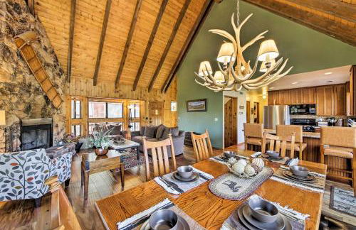 Spacious Lake Arrowhead Home with 2 Decks and Views - Foto 3