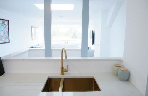 Sunset View, 2 bedrooms in the heart of Holt with parking - Foto 9