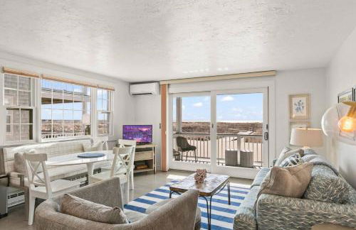 Stunning Bay Views | Beach Access - Deck - Parking - Photo 1